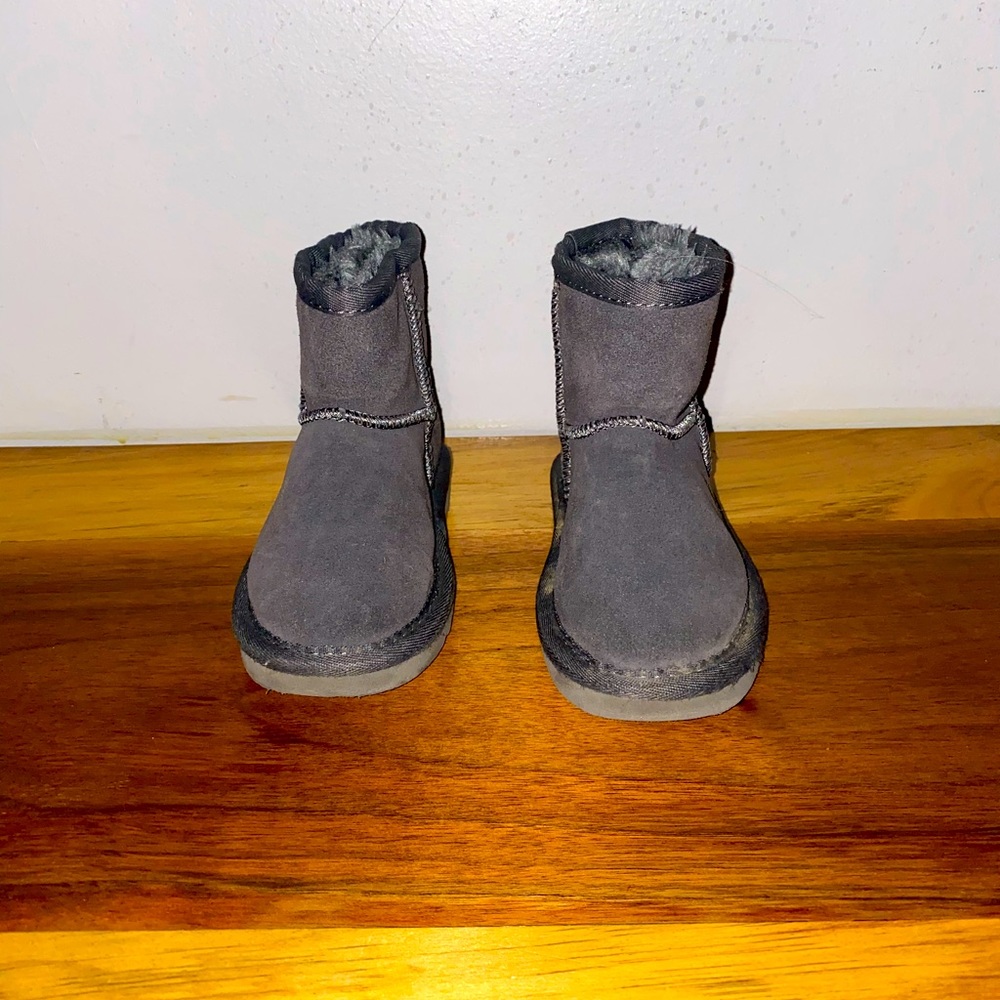 Toddler girl size 10 Ugg boots